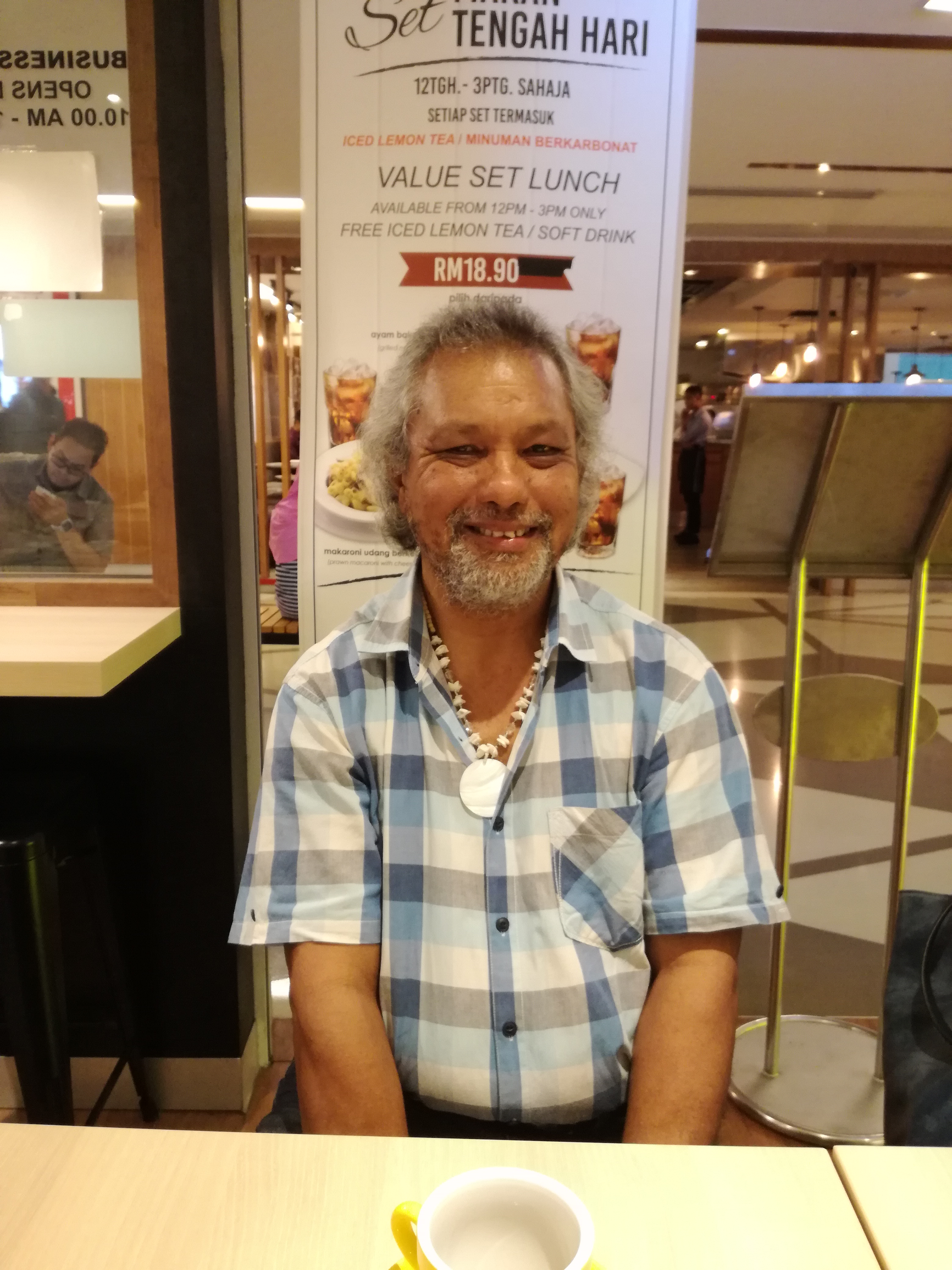 Rojak Daily/Shahridzuan Azali Moses looking good in checkered top!